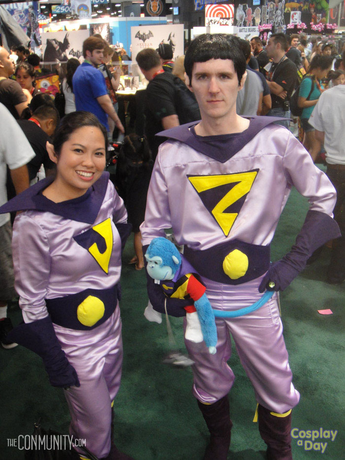 The Wonder Twins Zan and Jayna with Gleek at San Diego Comic-Con ...